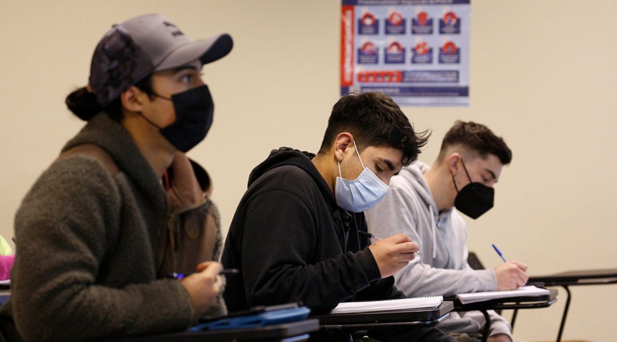 Masivo corte de agua en la Región Metropolitana: ¿Habrá clases en las comunas afectadas este jueves?