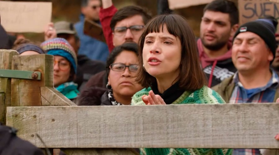 Antonia participa en las manifestaciones contra el condominio