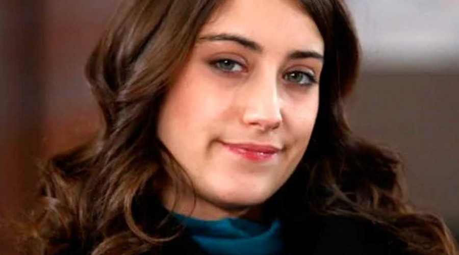 La protagonista en 'El secreto de Feriha': Hazal Kaya impactó a seguidores tras posar para reconocida revista