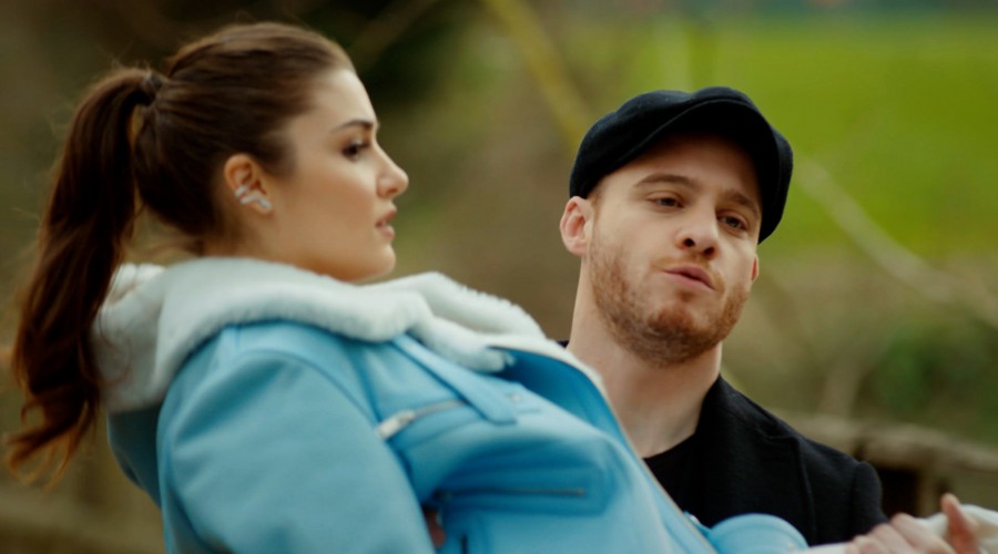 Eda y Serkan irán al mismo centro de veraneo: Mira un adelanto exclusivo de "Me Robaste el Corazón"