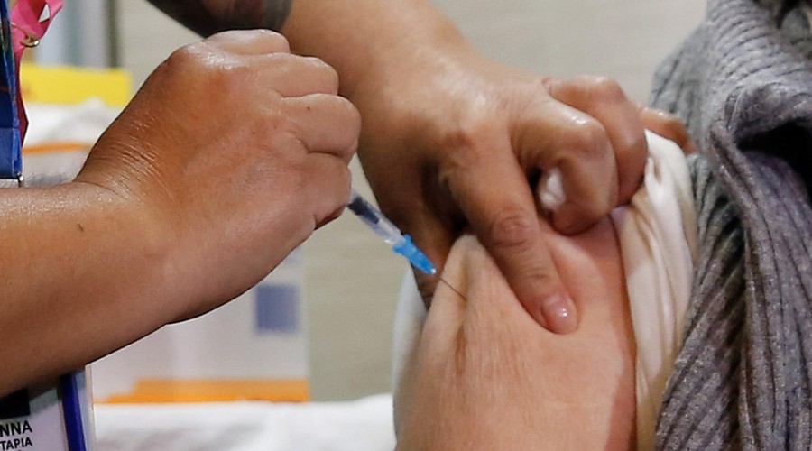 Anuncian extensión de vacunación bivalente contra Covid-19: ¿Quiénes pueden recibirla?