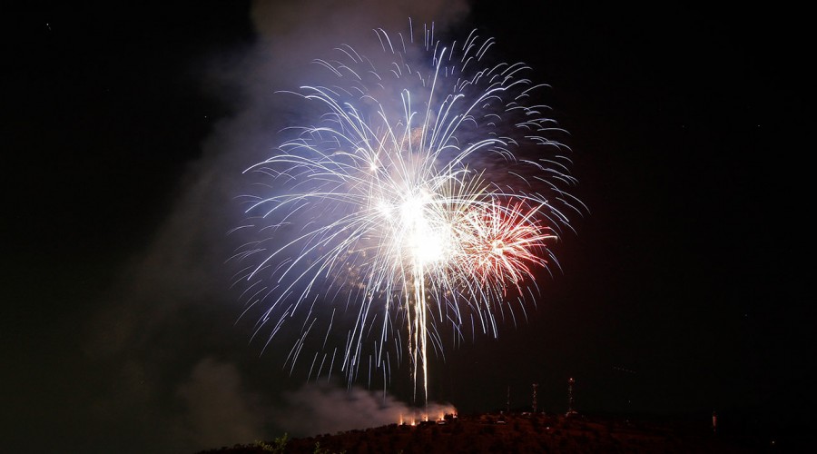 Año Nuevo 2023: Revisa qué comunas tendrán shows de fuegos artificiales