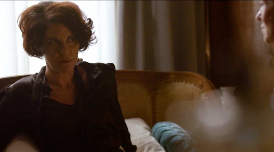 Antonia desconfía de Ester