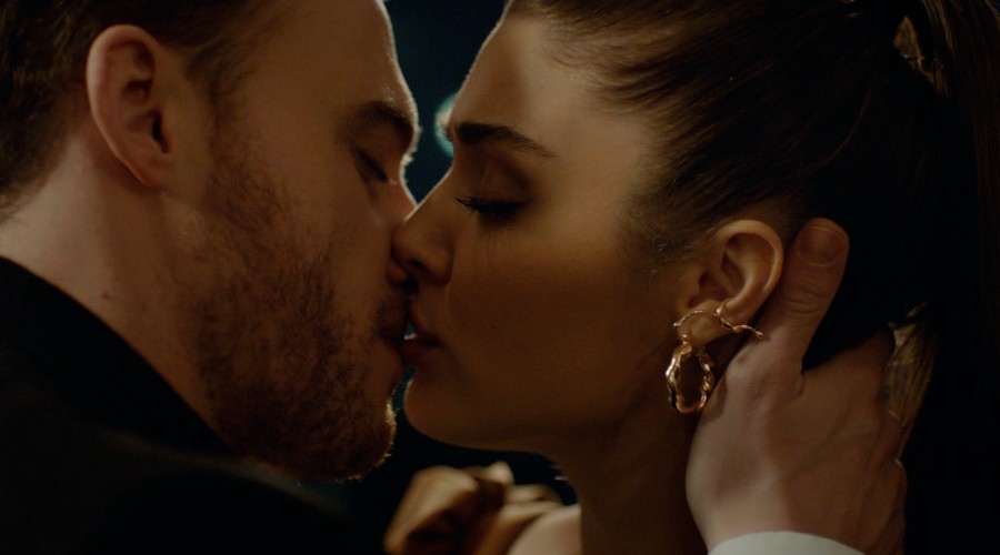 Serkan besa a Eda (Capítulo 104 - parte 1)