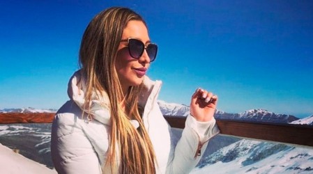 Nicole "Luli" Moreno impacta en redes sociales con ajustado vestido azul