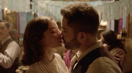 'No puedo más de la felicidad': Beso entre Eloísa y Pedro encantó a los seguidores de 'Hijos del Desierto'