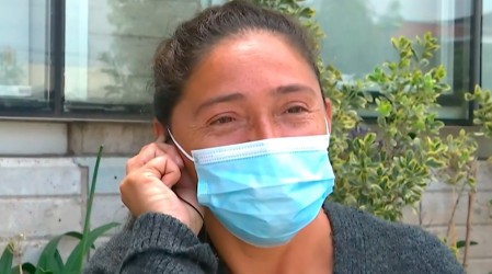 Emprendedor le regaló uno: Madre debió vender parlante con el que cantaba para ayudar a su familia