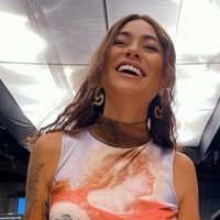 Camila Recabarren impacta a sus seguidores tras aparecer con cambio de look ochentero