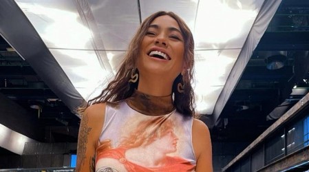 Camila Recabarren impacta a sus seguidores tras aparecer con cambio de look ochentero