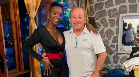 Kelly Montaño llamó la atención de sus seguidores con un sensual vestido rosado