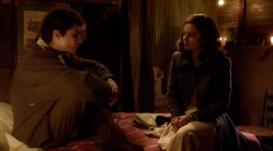 La Gato le cuenta un secreto personal a Eloísa