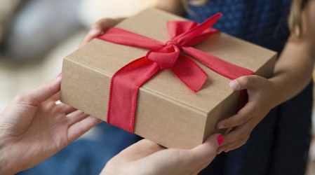 Desde perfumes hasta maquillaje: Conoce las opciones de Salcobrand para regalar esta Navidad