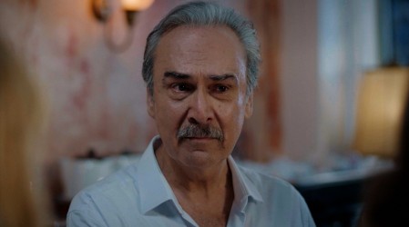 Azra y sus hermanas enfrentan a su padre (Capítulo 02 - parte 1)