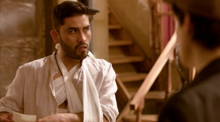 Pedro lee la carta de su 'hermano'