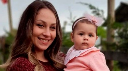 Ingrid Aceiton enternece las redes con foto del primer cumpleaños de su hija