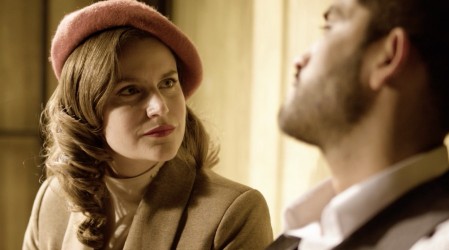 Sara Levi le ofrece ayuda a Pedro