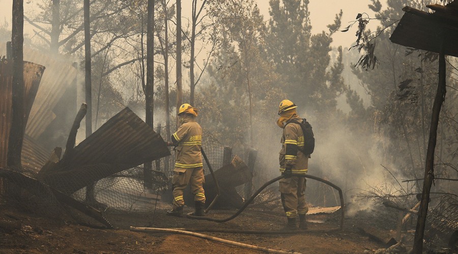 Biobío y La Araucanía: Conoce las comunas que tendrán toque de queda por incendios forestales