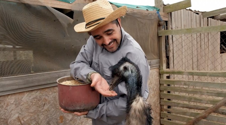 Koke Santa Ana se transformó en granjero en este capítulo de 'A la punta del cerro'