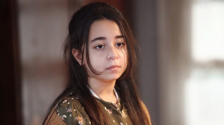 Joven actriz Beren Gökyildiz envía emotivo mensaje para ir en ayuda de damnificados