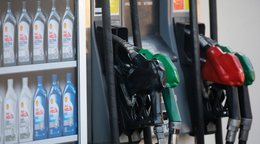Rebajas de combustibles en febrero: Hasta $300 de descuento por litro de bencina