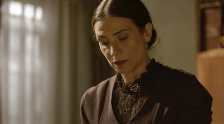 Ester lee la nota de Pedro sobre Marianita