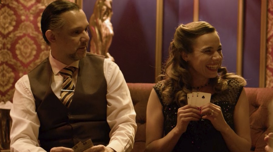 Bianca intenta conseguir dinero