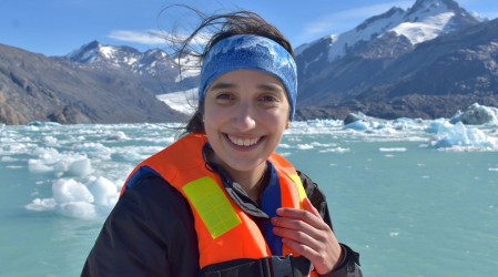 Mes de la Mujer: Conoce a Catalina Silva en la nueva campaña de WOM junto a Luz Valdivieso