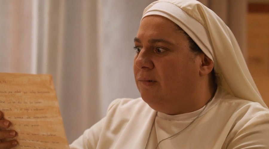 La hermana Clara lee la carta de Paula