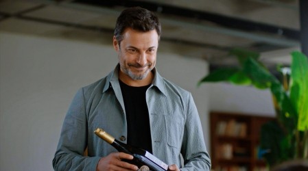 Efe ayuda a Azra (Capítulo 45 - parte 1)