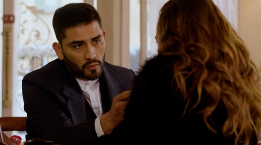 Pedro le ofrece ayuda a Bianca