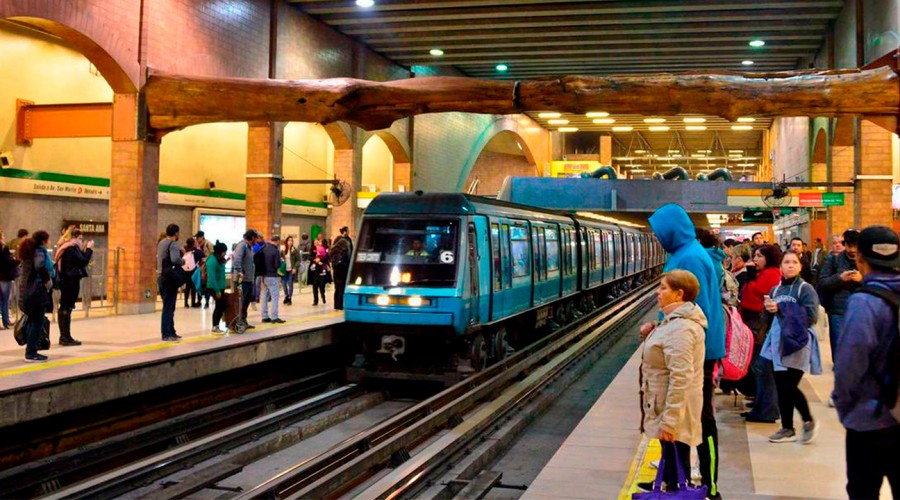 Metro tendrá cambio de horario el próximo lunes: Conoce qué estaciones funcionarán hasta las 00:30 horas
