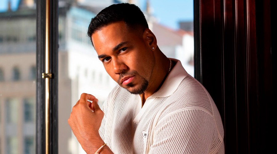 ¡Hasta dentro de una tina!: Estos han sido los looks con los que Romeo Santos ha enamorado a sus fanáticas