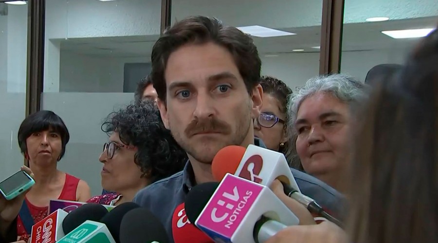 Diputado Gonzalo Winter visitó Clínica Sierra Bella tras segundo rechazo de la inscripción de compraventa