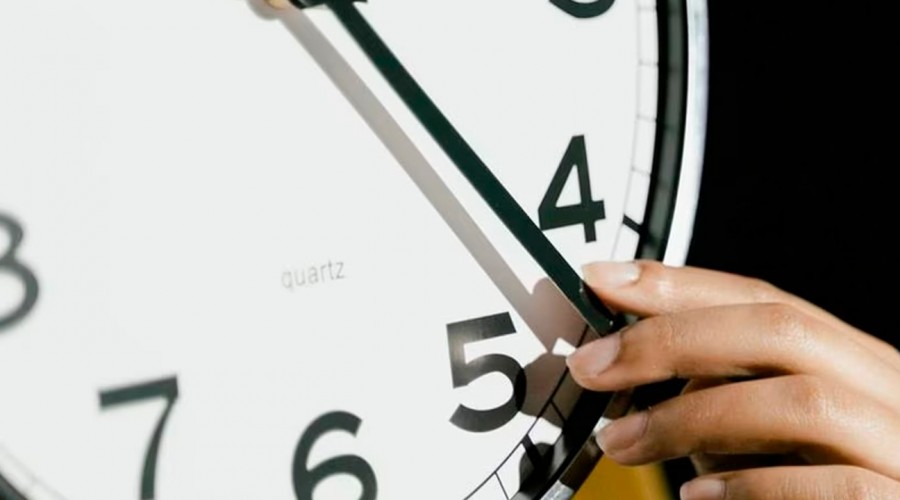 Para que no te confundas con el cambio: Este es el sitio web donde puedes ver la hora oficial Para que no te confundas con el cambio: Este es el sitio web donde puedes ver la hora oficial