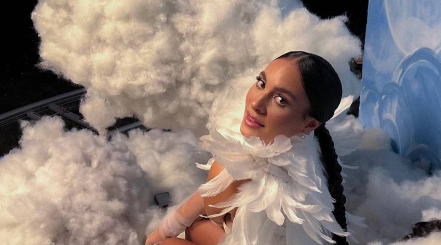 El nuevo video de la hija de Chayanne: Isadora se convierte en un ángel para su tema 'Dime qué hago'