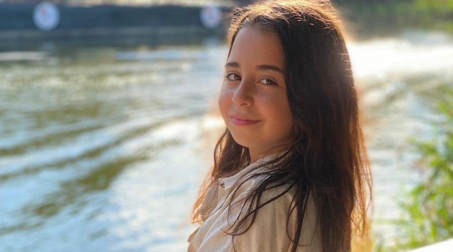 La estrella infantil de 'Madre' aprendió español cantando 'Despacito': Así es la voz de Beren Gökyildiz La estrella infantil de 'Madre' aprendió español cantando 'Despacito': Así es la voz de Beren Gökyildiz