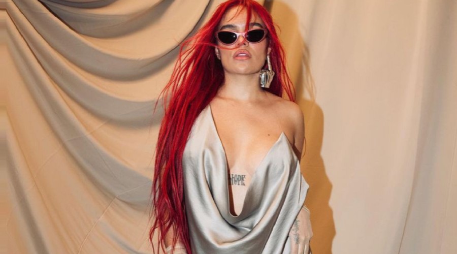 Estas serían las fotos reales de la portada retocada de Karol G en famosa revista Estas serían las fotos reales de la portada retocada de Karol G en famosa revista