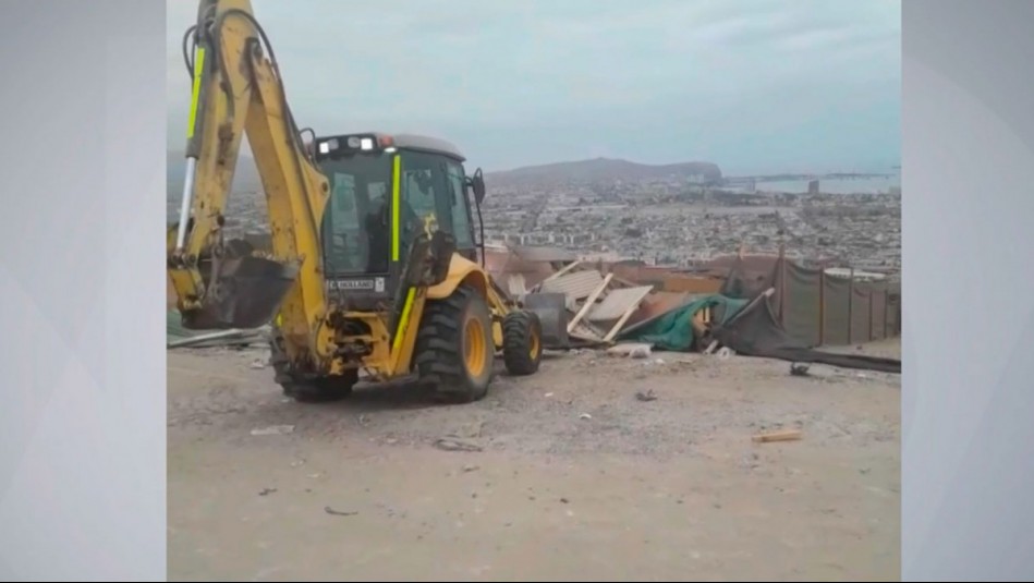 Desalojan gran toma de 'Quebrada Encantada' en Arica