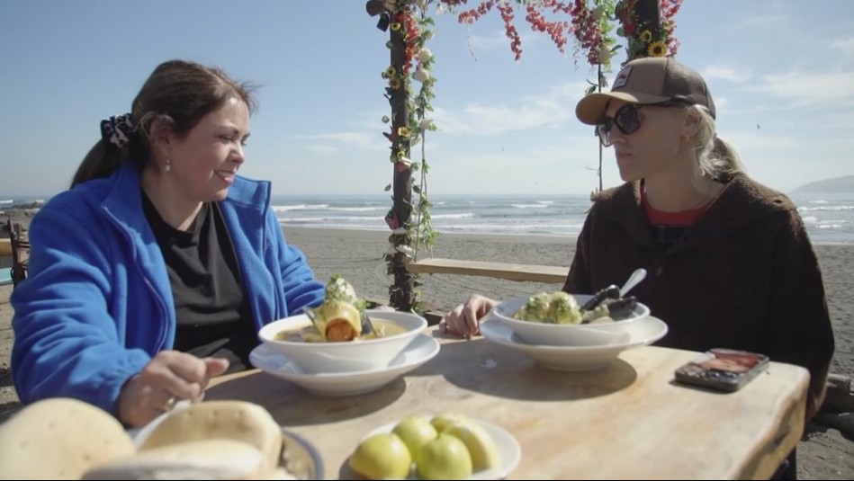 Entre el lago y el mar: Virginia Demaría prueba algunos de los platos típicos de Vichuquén