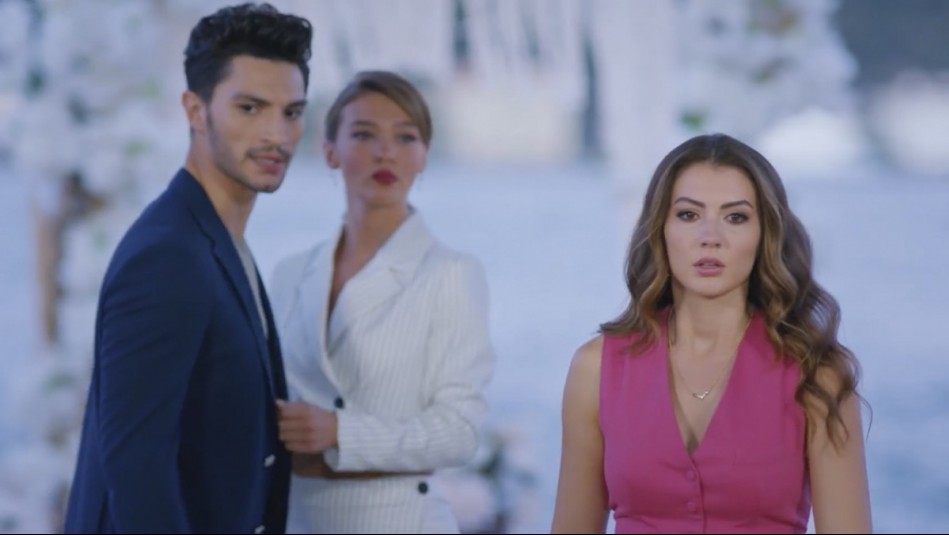 Çagla humilla a Esra (Capítulo 32 - parte 1)