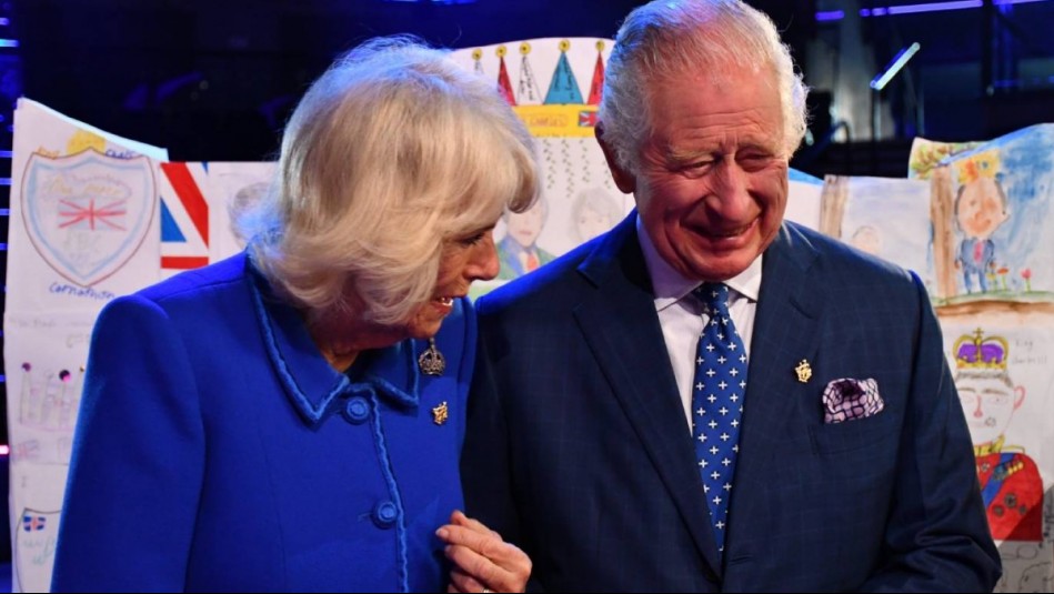 El rey Carlos a sus 4 años se robó el show en la coronación de Isabel II y luego se aburrió: Mira las imágenes