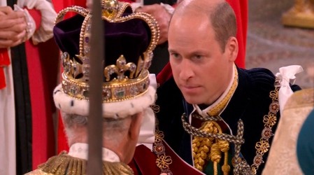 El príncipe William juró lealtad al rey Carlos III con un beso en la mejilla