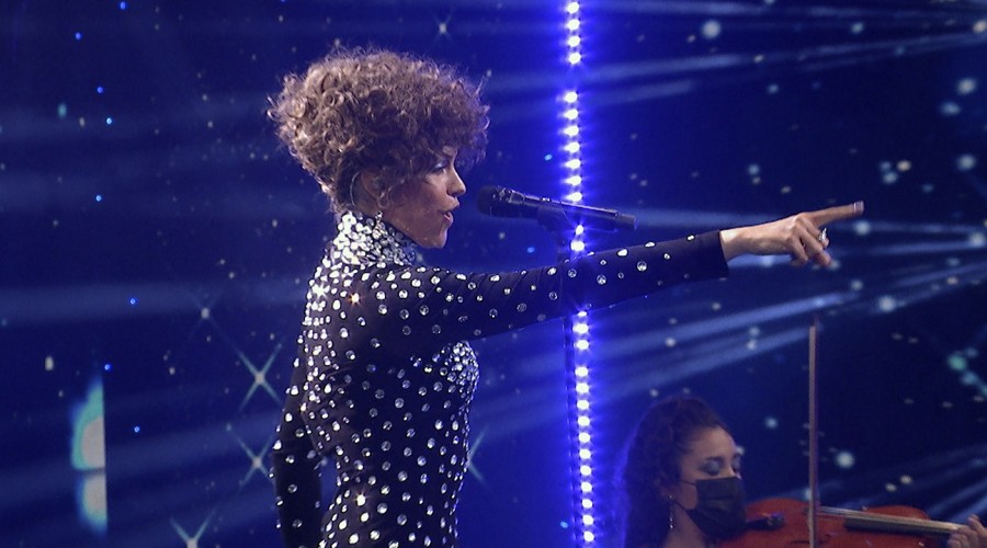 Mega Estelares: Revive la increíble performance de Emilia Dides como Whitney Houston en The Covers