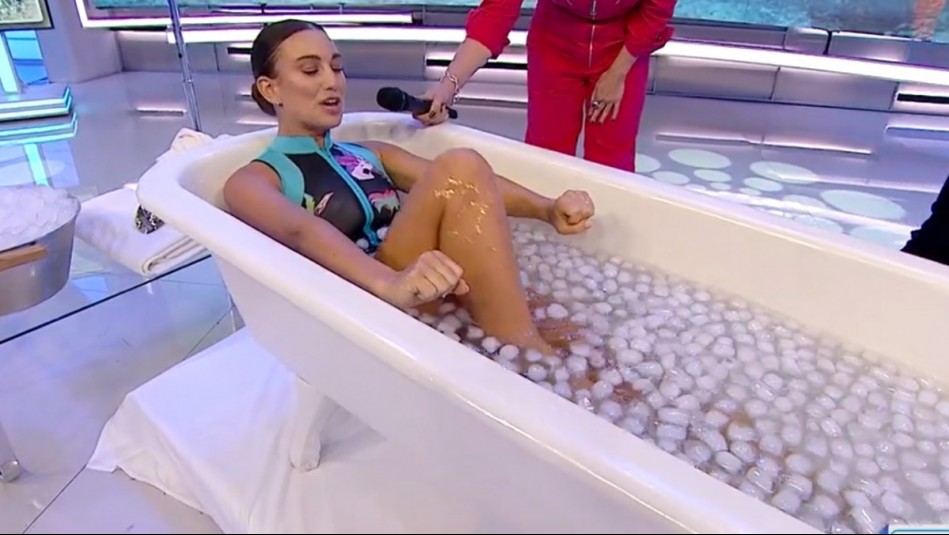 'Me hace muy bien': Tita Ureta explica los beneficios del agua helada mientras se sumerge en tina con hielo