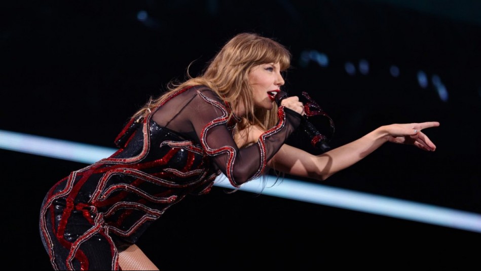 'En Chile no le pasaría eso': Taylor Swift se traga un bicho en pleno show y los fans dicen que es el 'karma'