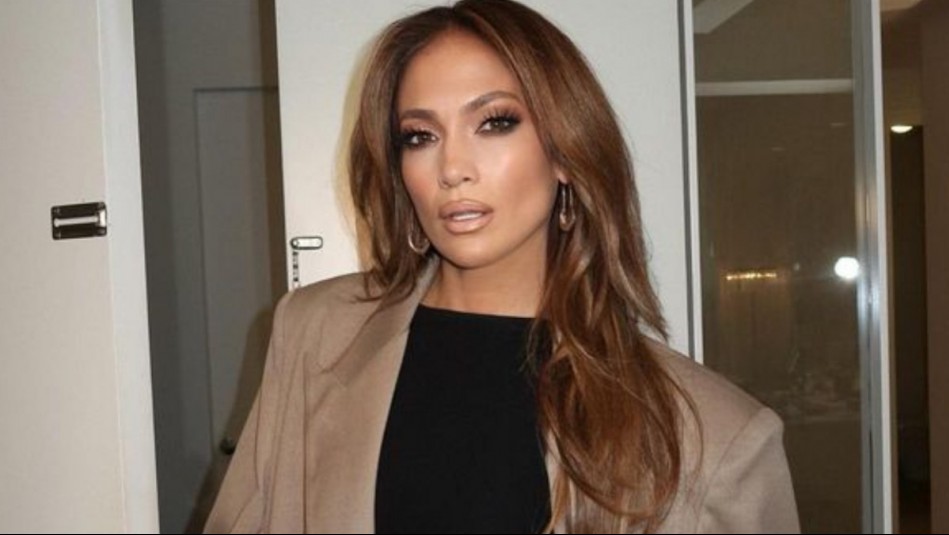 El carísimo maxivestido casual de Valentino con el que Jennifer Lopez sale de compras: ¿Cuánto cuesta?