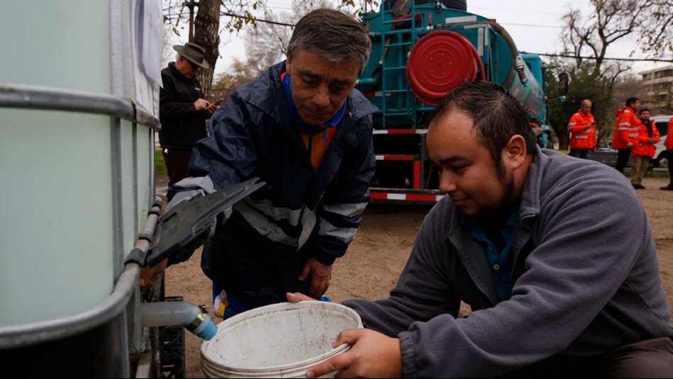Corte de agua potable se reprograma a las 20:00 horas: ¿Cuáles son los puntos de abastecimiento por comuna?