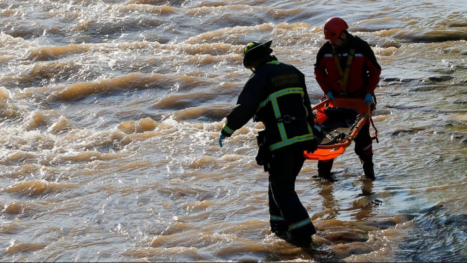 Voluntario de Bomberos se encuentra desaparecido tras ser arrastrado por el río Ancoa en Linares