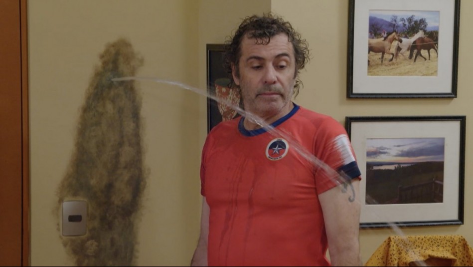 La habitación se inunda: Tito hace todo lo posible por parar una fuga de agua en Casado con Hijos