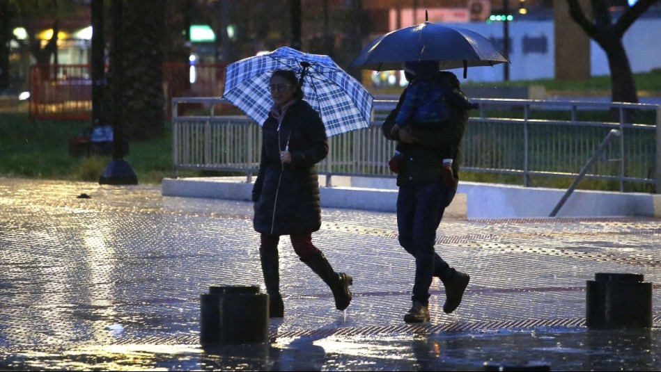 ¿A qué hora termina de llover?: Entregan pronóstico para Santiago durante este miércoles